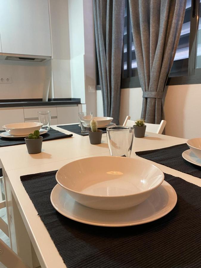 Quattro Triana En Salado Apartment Seville Luaran gambar