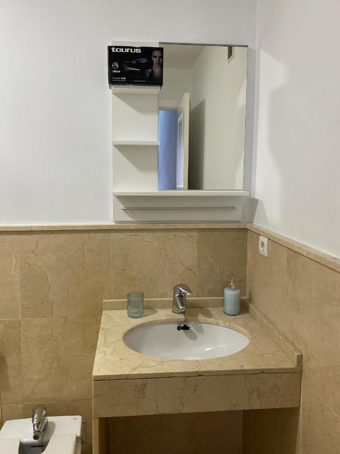 Quattro Triana En Salado Apartment Seville Luaran gambar