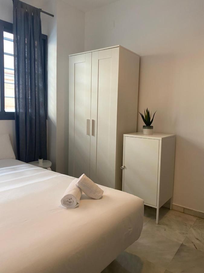 Quattro Triana En Salado Apartment Seville Luaran gambar