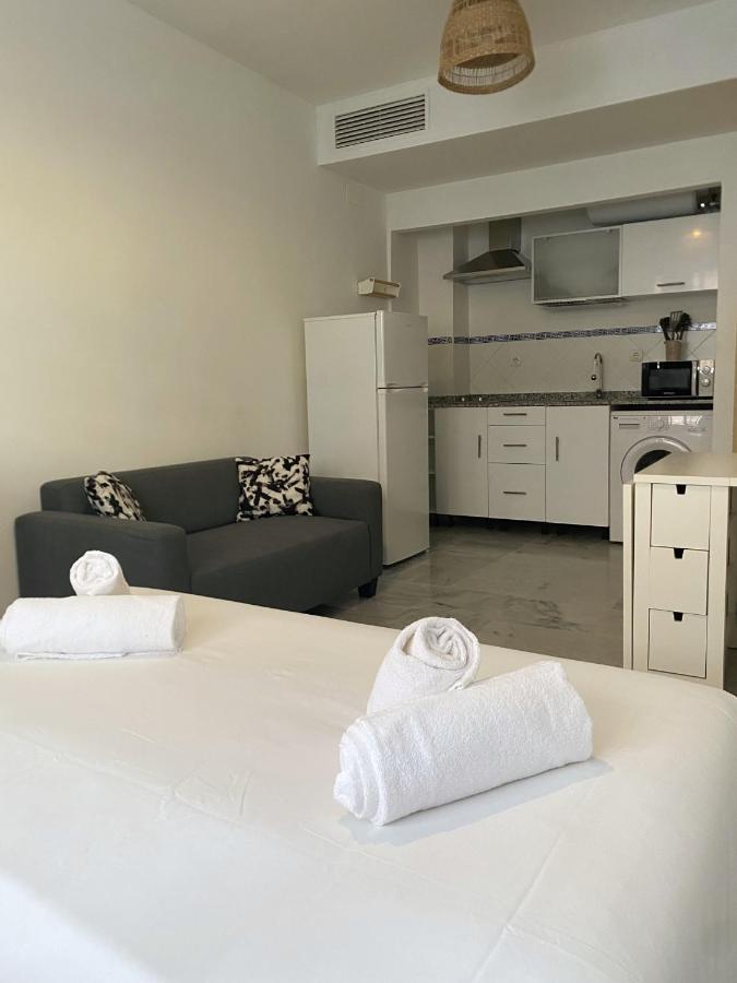Quattro Triana En Salado Apartment Seville Luaran gambar
